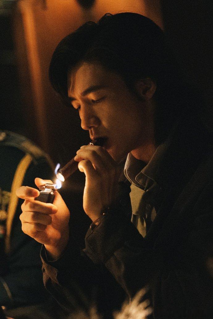 被这段现场狠狠圈粉，此沙在《侦战》路演为大家朗诵诗篇《永恒的宣言》。没有刻意煽情