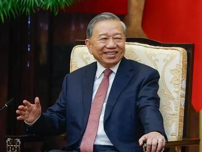 这届越南领导班子有两下子，搞不好真能干成什么大事！

新上位的越南一把手苏林踌躇