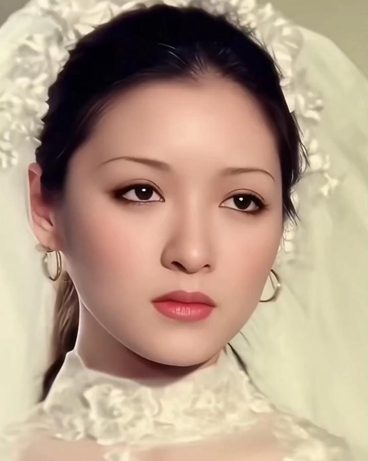 胡因梦，本名胡因因，又名胡茵梦，1953年4月21日出生于中国台湾台中市，祖籍辽