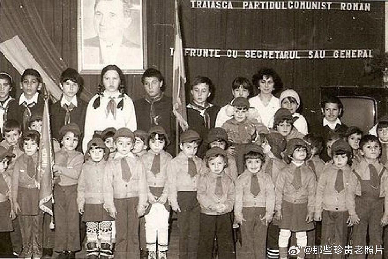 1983年，罗马尼亚的少先队员们 