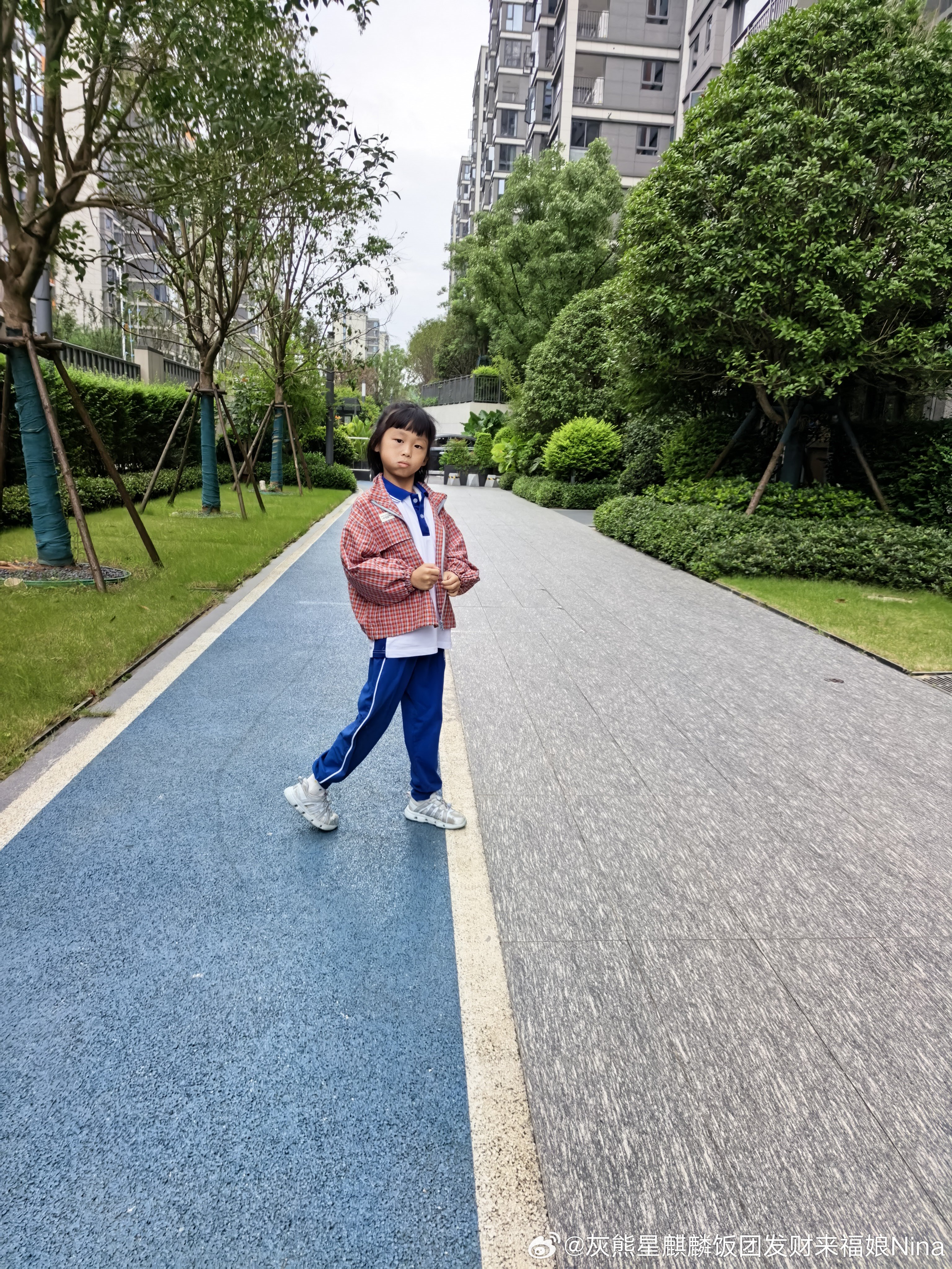 长沙这天打所有人一个措手不及……秋季校服做不出来发不了货[允悲]我只能给团子短袖
