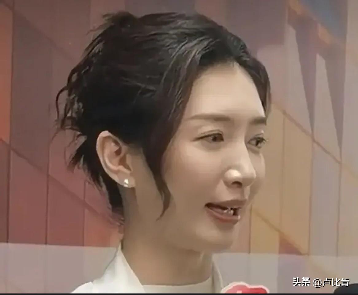 江疏影，1986年生于上海，上海戏剧学院本科毕业，著名青年歌手及演员，身高1.6