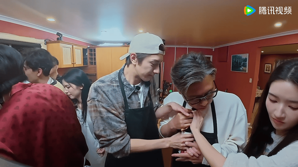 李乃文林一越来越糟糕的姿势李乃文林一抱在一起拧生抽 谁懂这种乌龙氛围感，姿势暧昧