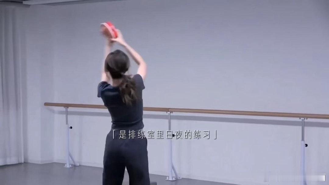 程潇最新练习室视频程潇出道以来的颜值变化 一打开最新练习室就被程潇美到了，这个侧