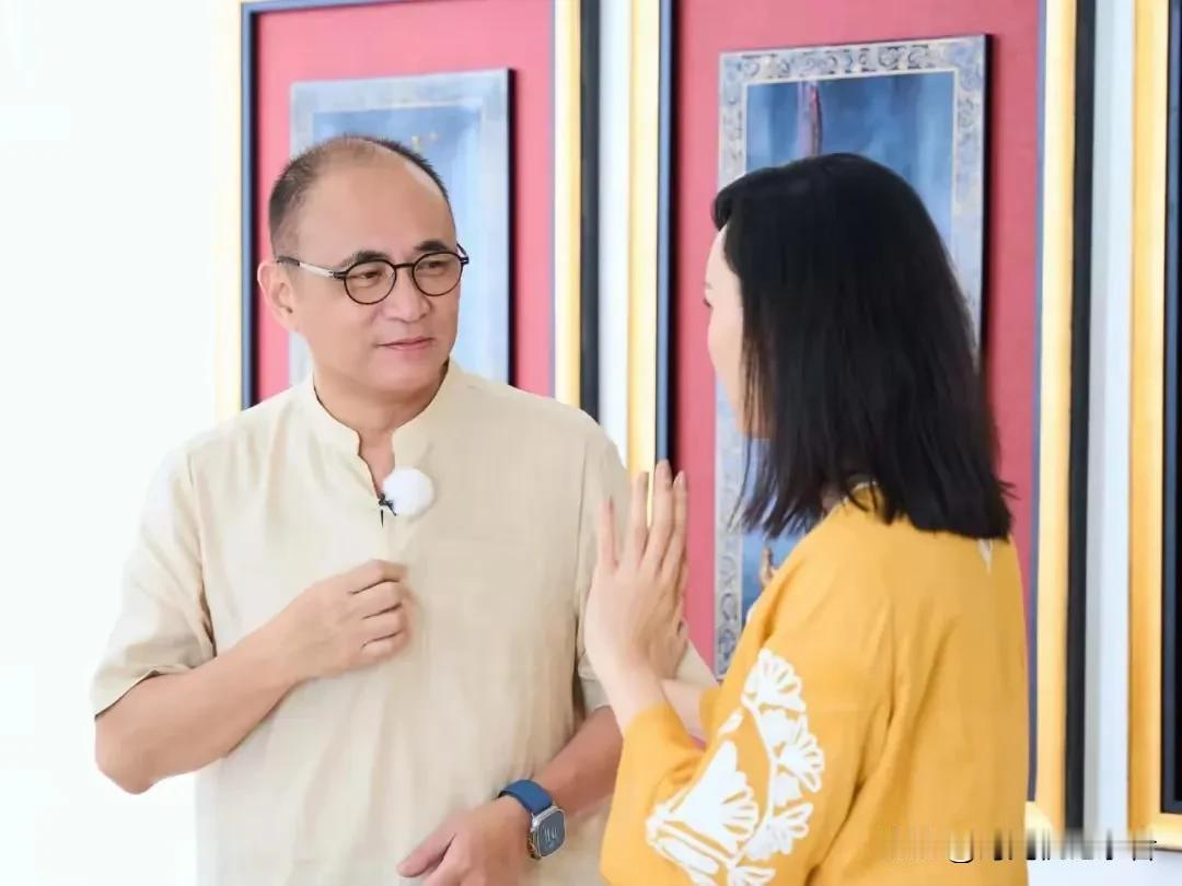 胡静隐藏的太深了，明明老公是二婚，却过出了头婚的幸福，朱兆祥与前妻育有三个儿子。