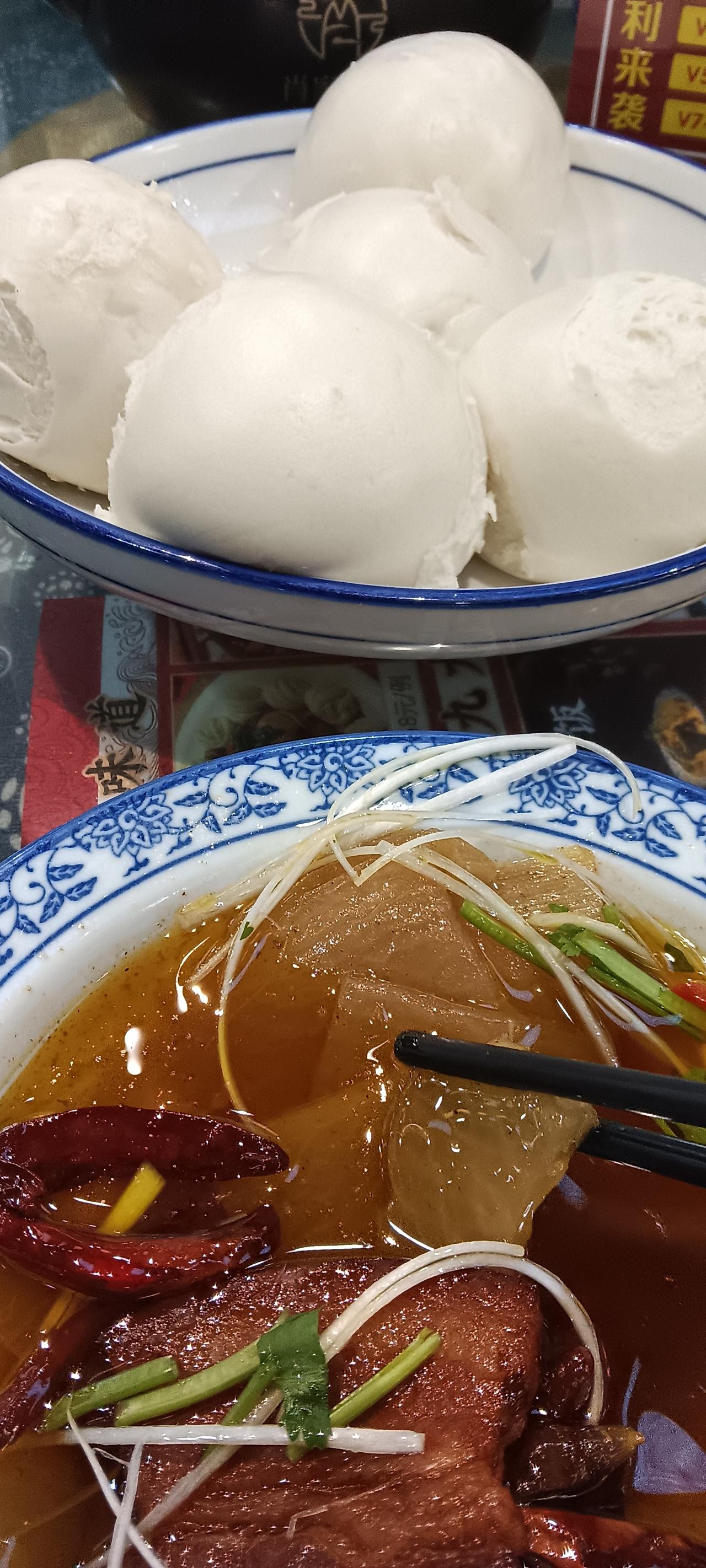 今天吃馒头加罗卜炖肉