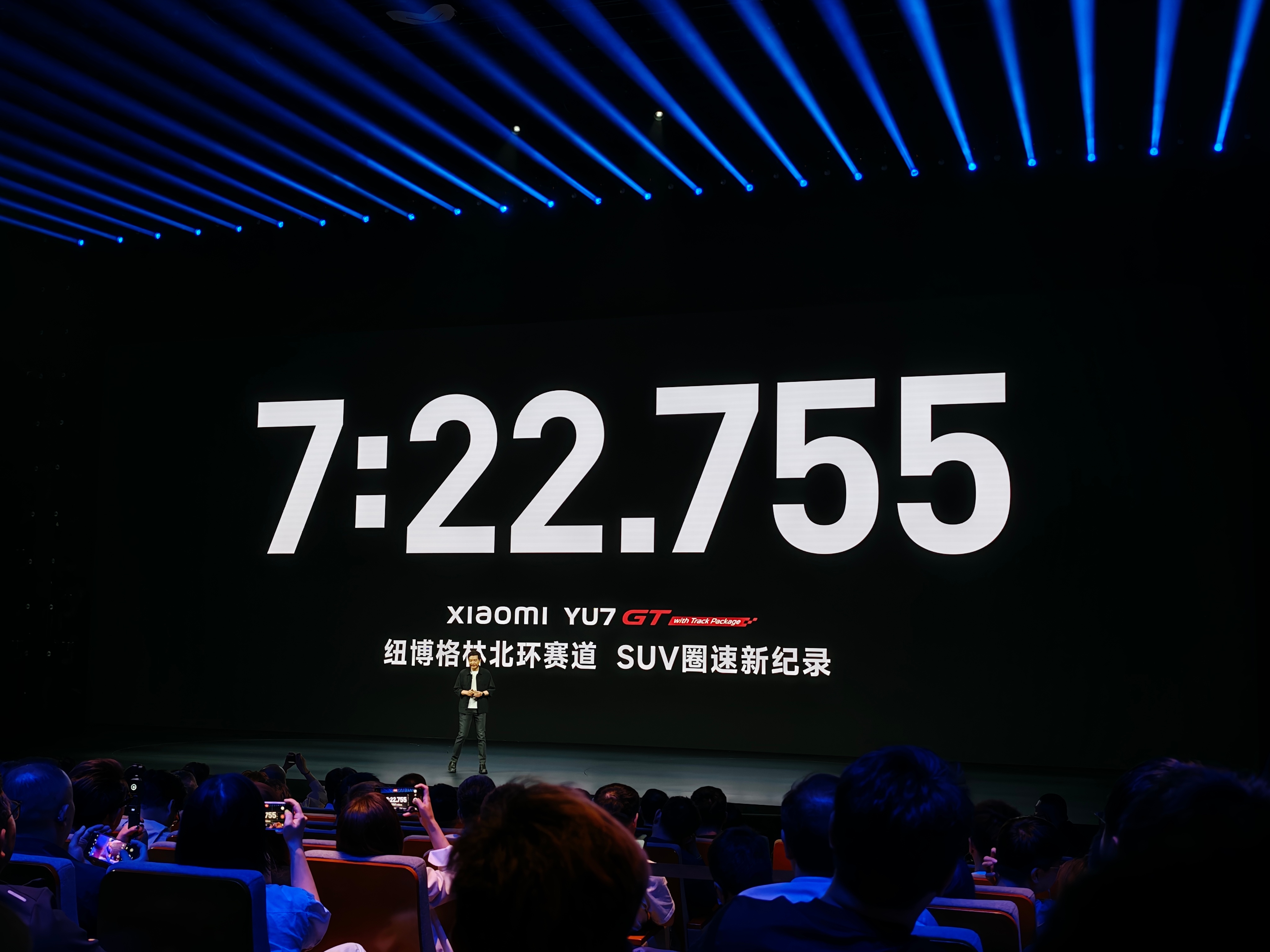 小米YU7GT再破纽北圈速纪录 纽北职业车手Vincent最终跑了一个7:22.