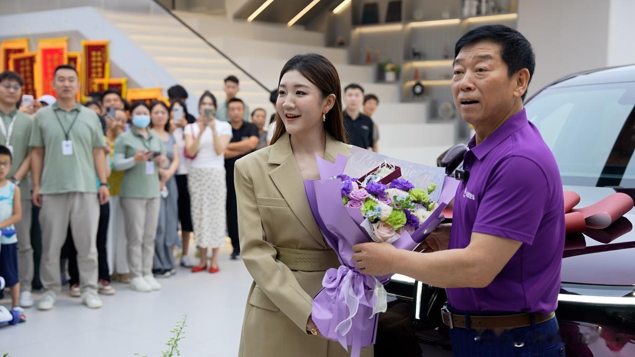 真没想到，魏建军乒乓球打的这么厉害。而且还是个左手，不管是长球还是短球，都能封杀
