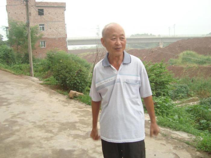 在一个地方活了一辈子的人，再去哪里，都会不习惯的，我姥姥姥爷，一辈子住在陕西乡下