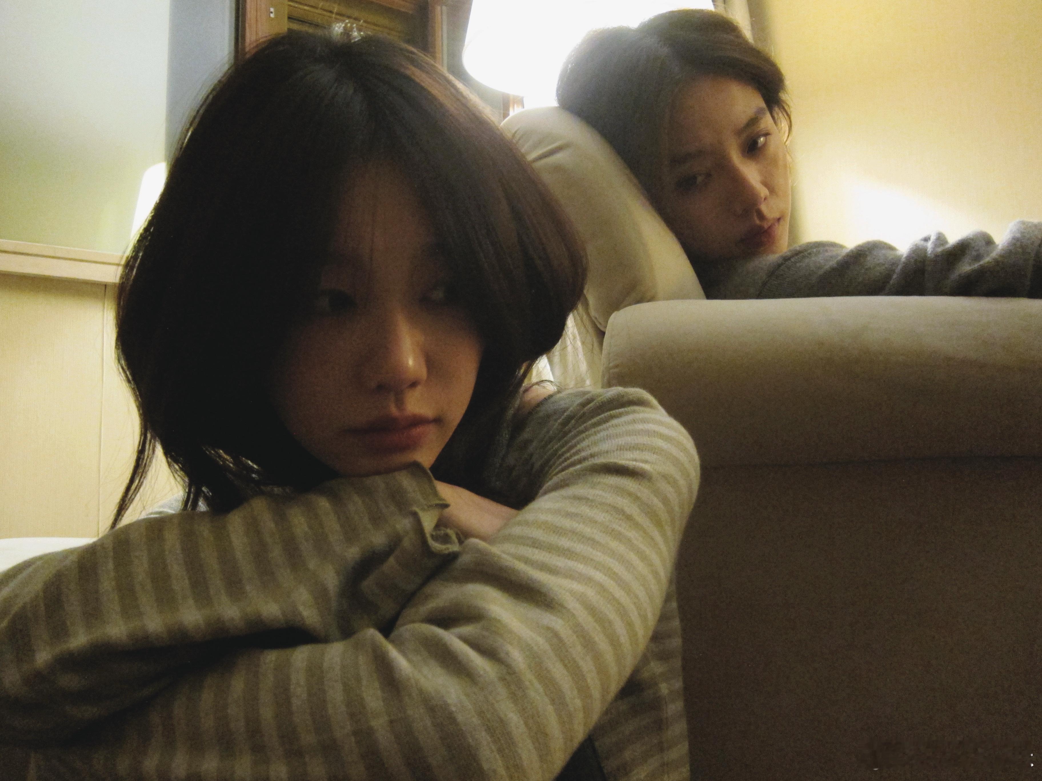 在徐梦洁王晓赟子写真看了段be 这组写真真的太会拍了，那种“大雨也打不散我们”的