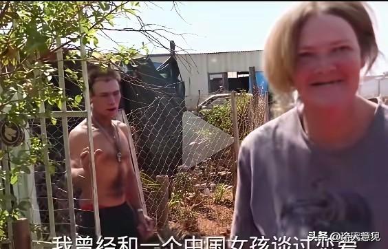看到一个博主在南非白人贫民窟采访的视频，应该是个老视频了，里面有个落魄的白人说他