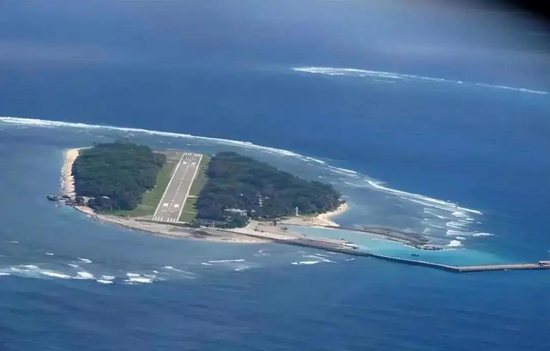 中国到底敢不敢打？很多人看着南海岛礁被占，觉得我们软弱，连俄罗斯单挑北约的勇气都