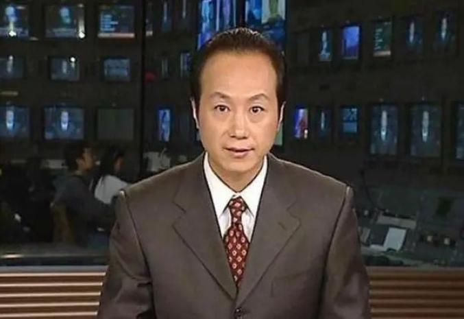 央视著名主持人罗京，去世多年后，母亲患上老年痴呆。妻子带着儿子改嫁了一位富商，可
