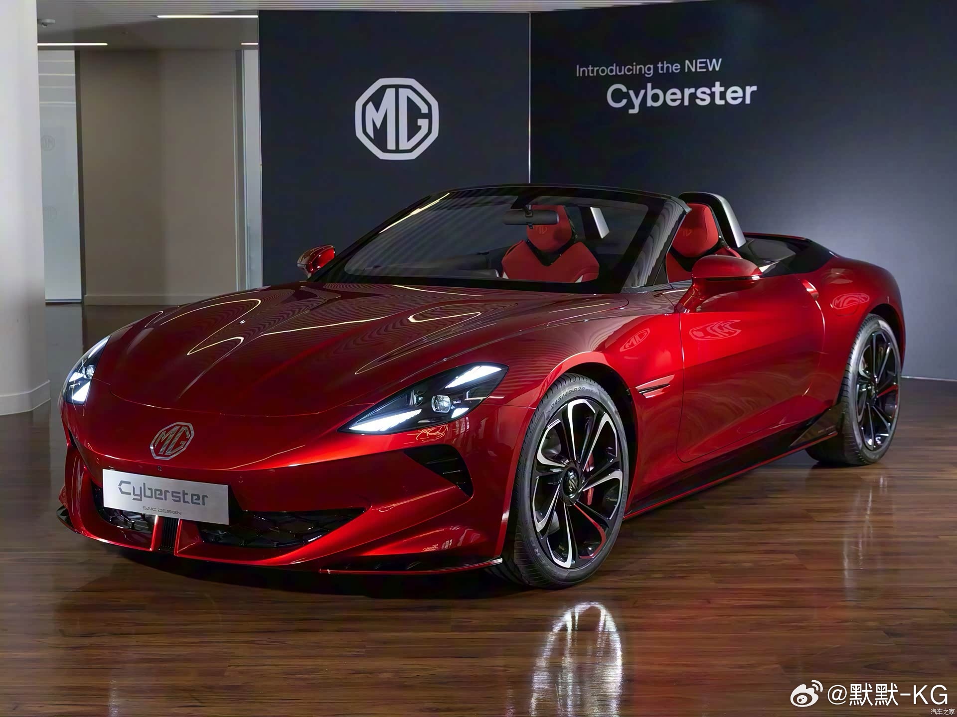 尊界、享界、智界、问界都是界字辈的家族设计，特别是对比智界的MPV。于是，你就发