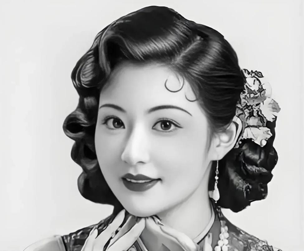 1939年，40岁的白兰花勾引宋霭龄23岁的儿子，在马尼拉成婚。宋霭龄气得浑身颤
