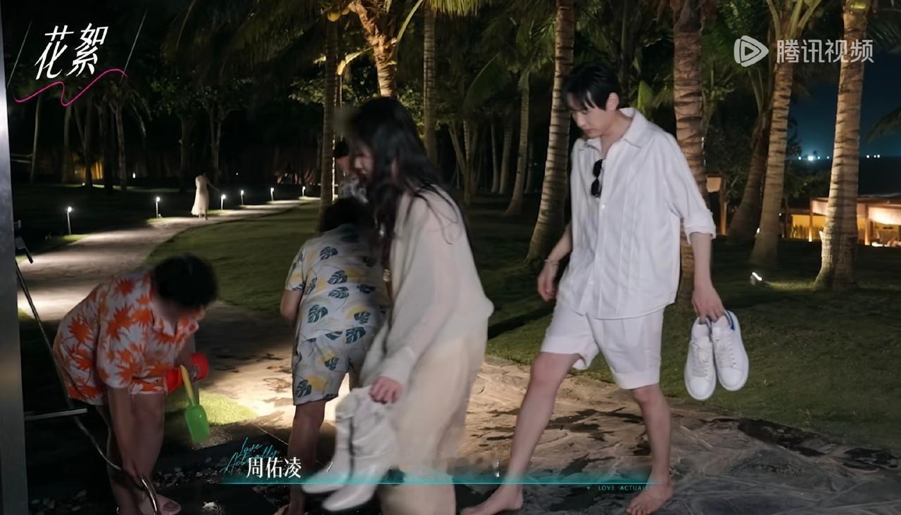 《半熟恋人》加更版里，周佑凌和陈丹琪的约会画面甜到发齁——两人一起洗脚丫子，周佑