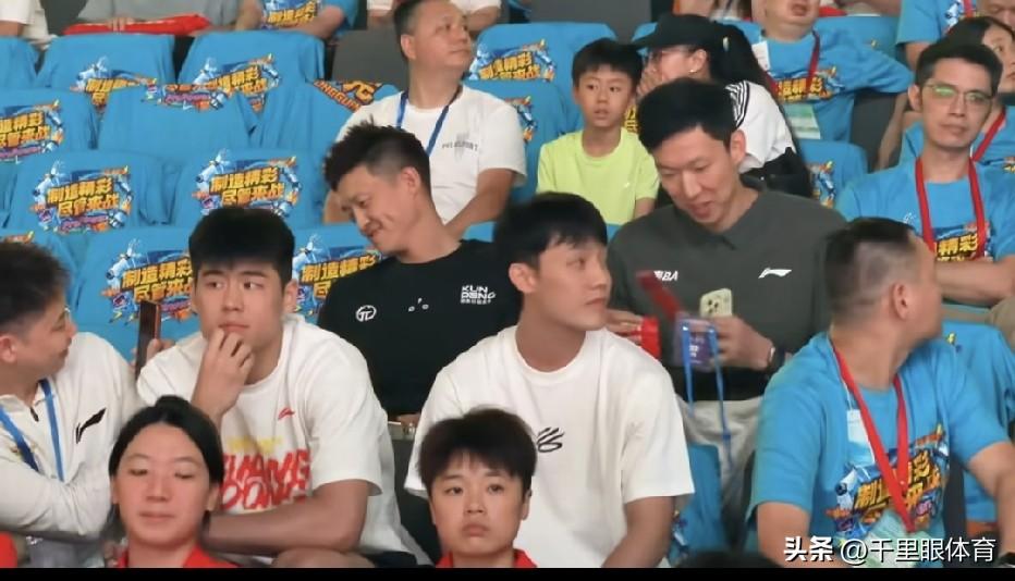 广东宏远根本没有签回周鹏，纯粹是自媒体炒作。通过今年粤BA座位安排，就可以周鹏至