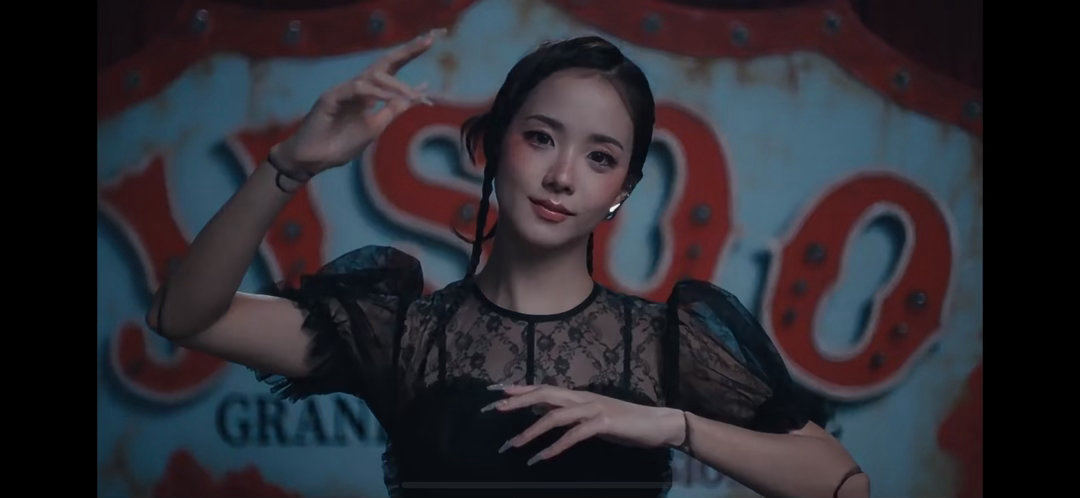 omg这怪诞风绝了 最适合模仿八音盒人偶的人出现了 ​​​