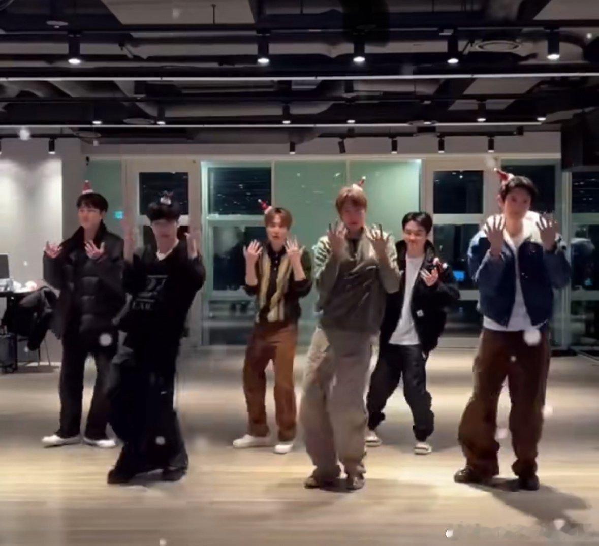 EXO跳了初雪怎么只有六个人了