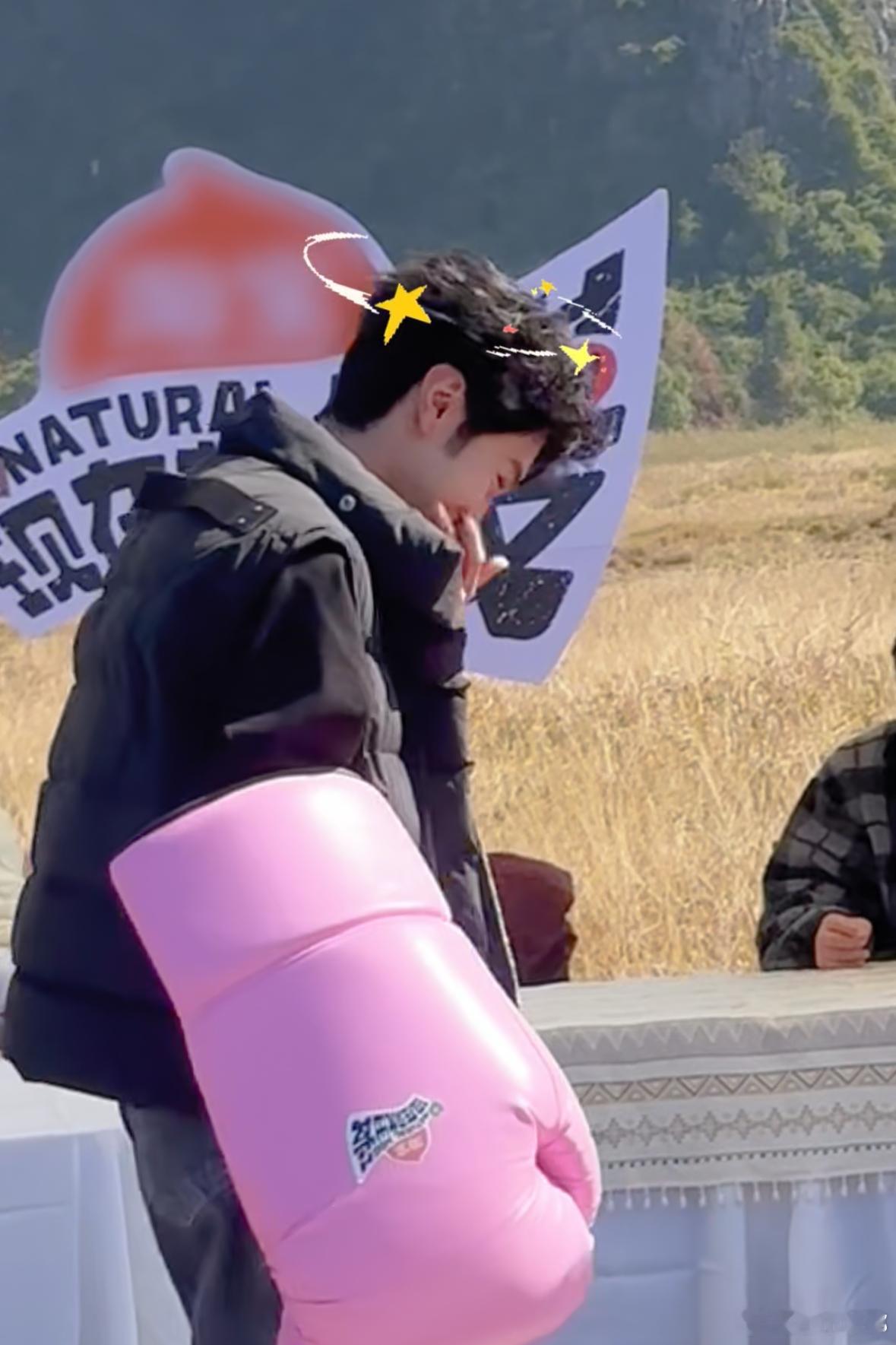 陈哲远敌不动我自己动 还没等敌人动手，陈哲远就已经把自己打了！这种先发制人的精神