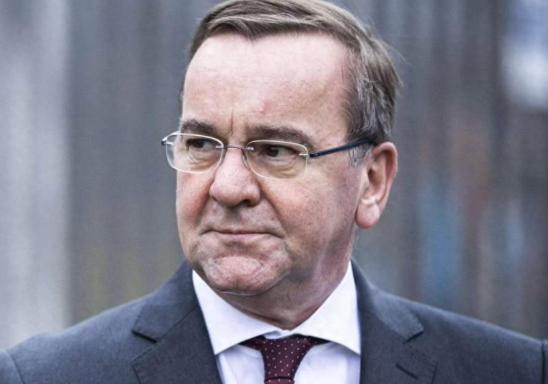 一架专机落地东京，高市早苗收到好消息，她知道：中国不会轻饶她

在刚刚过去的这个