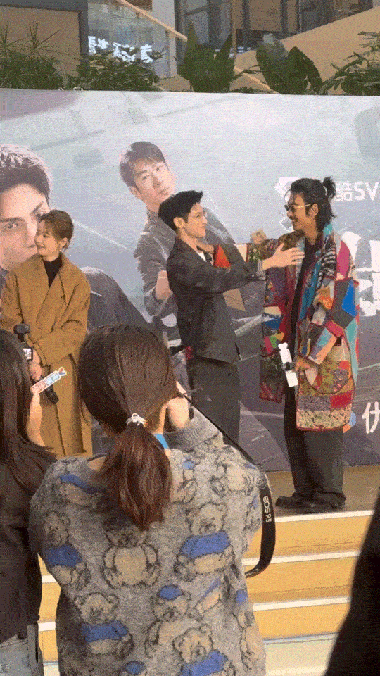 罗云熙刘雅瑟江奇霖这段以为是AI 剥茧三人组扫楼这一段，我真以为是AI的程度，大