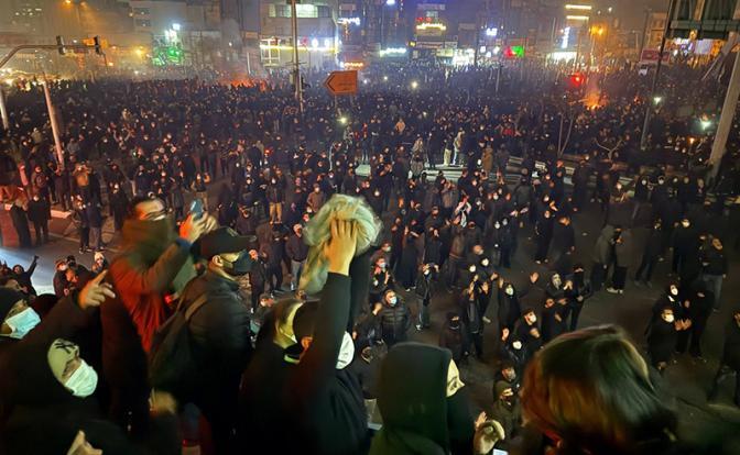 俄罗斯国家杜马预测伊朗抗议活动结局。
俄罗斯国家杜马国际事务委员会主席、自由民主