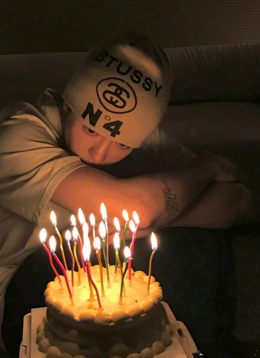 曾舜晞19岁至29岁颜值变化演择天记的时候应该才19岁吧，唐三十六刚出场的时候，