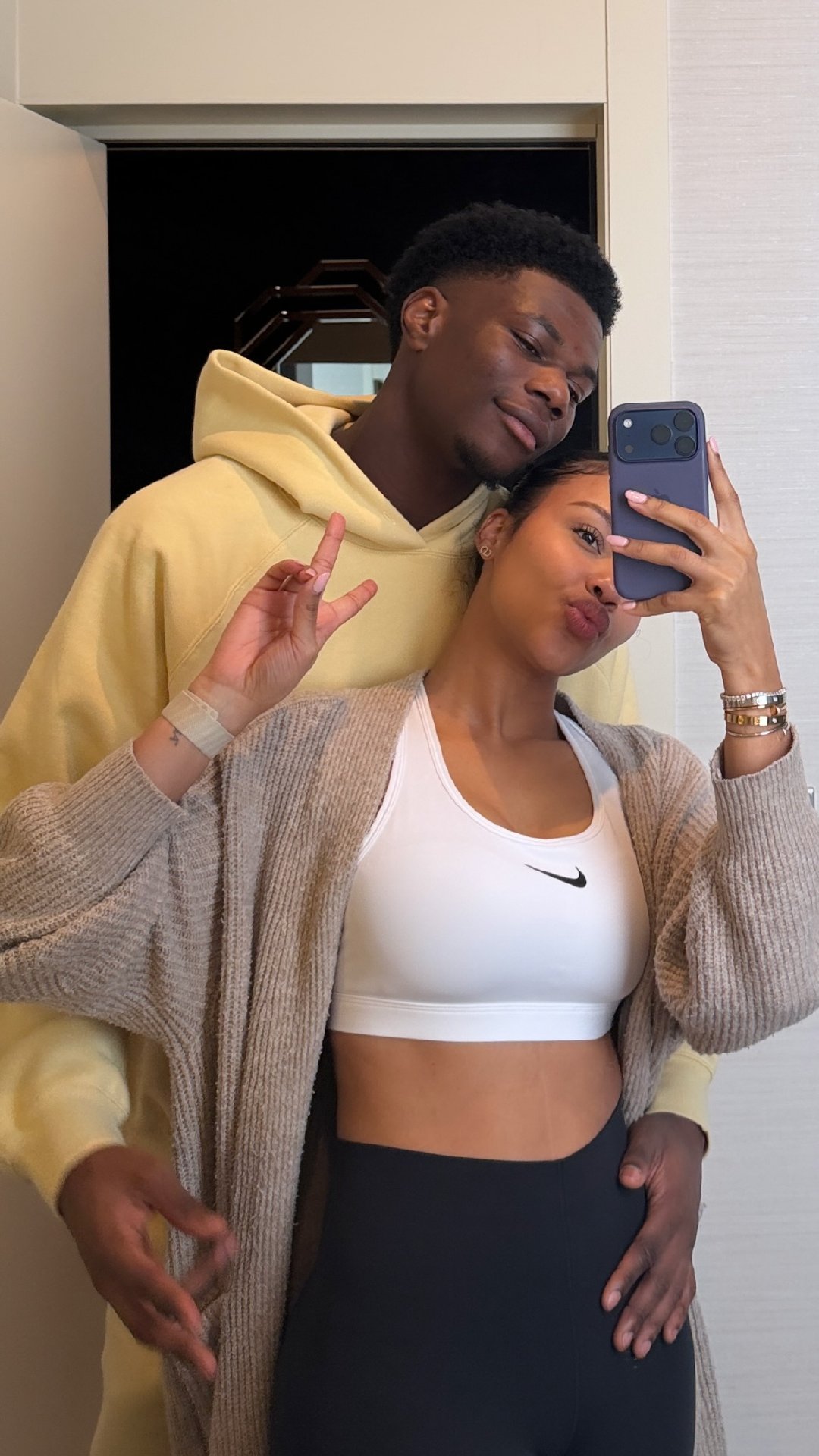 楚阿梅尼和女友。🤳halamadrid