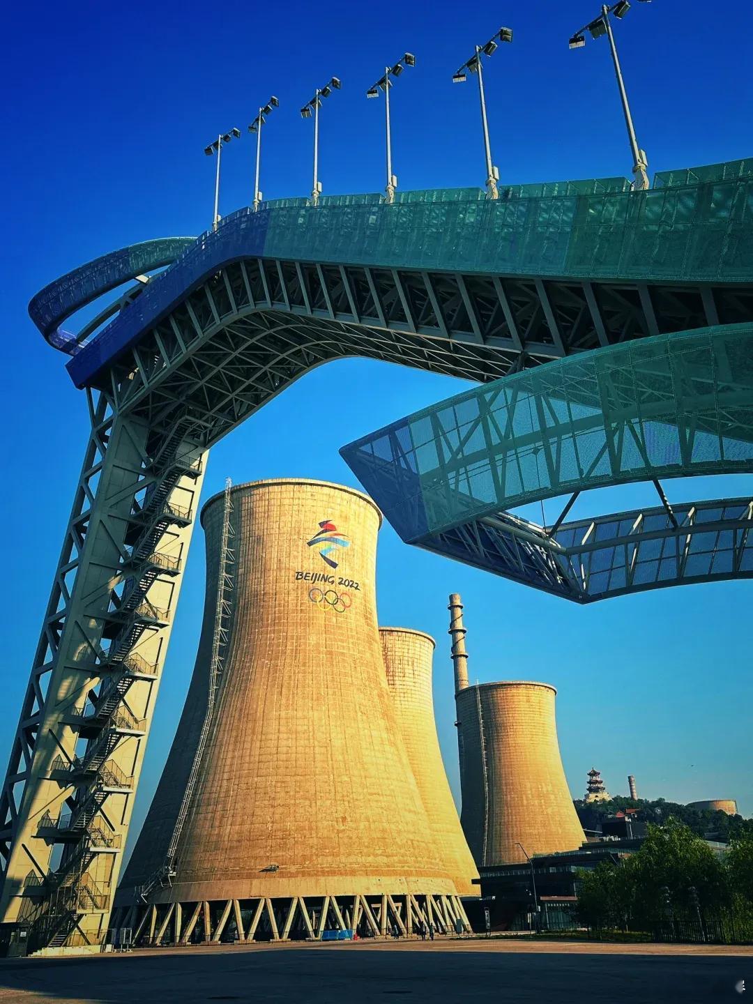 北京队三分球9中5，今天是一场高执行效率的球，隐患是雷蒙的3犯，眼下他们没有那么