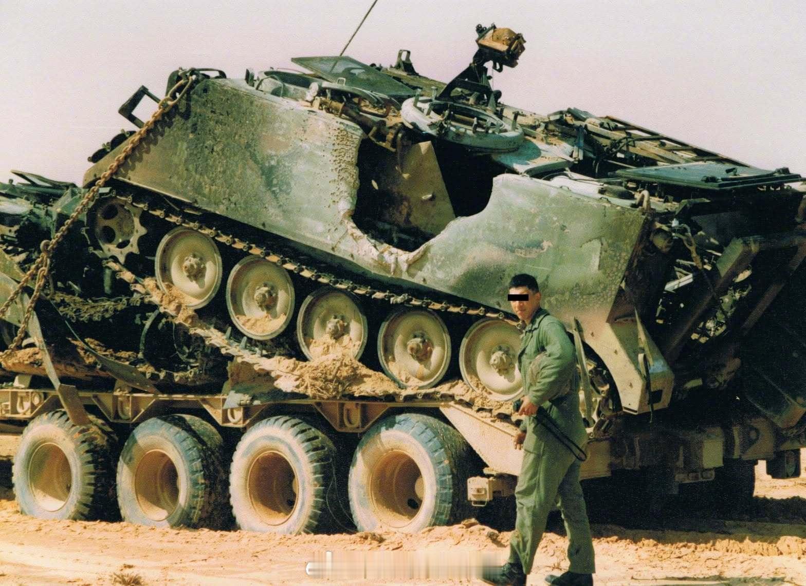 照片中的历史 1991 年海湾战争期间，美国陆军一辆 M113 装甲车在一次误伤
