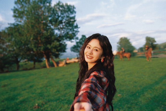 郑合惠子圈内人缘郑合惠子的圈内人缘真的太好、太圈粉！她温柔真诚、低调踏实，不炒作