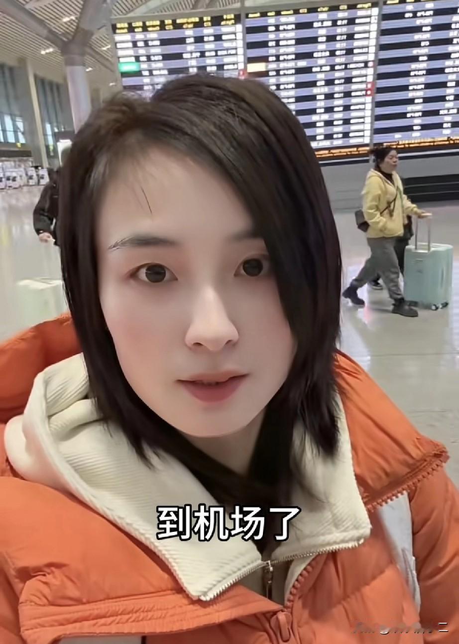 真的很惊讶，瑾汐认亲第一年并没有在温州过年，她今天带着三个儿子回莆田老家看望养父