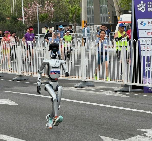 机器人跑马拉松，我这次看到的就是一大堆的骗子公司……

这话是一位业内人士说的，