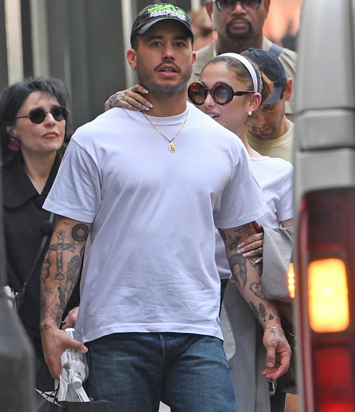 A妹Ariana Grande 与男友 Ricky Alvarez 以及妈妈 J