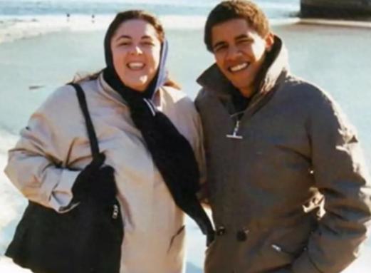 1961年18岁的奥巴马母亲被黑人穷小子骗婚生子抛弃，她却一直告诉儿子：“你爸是