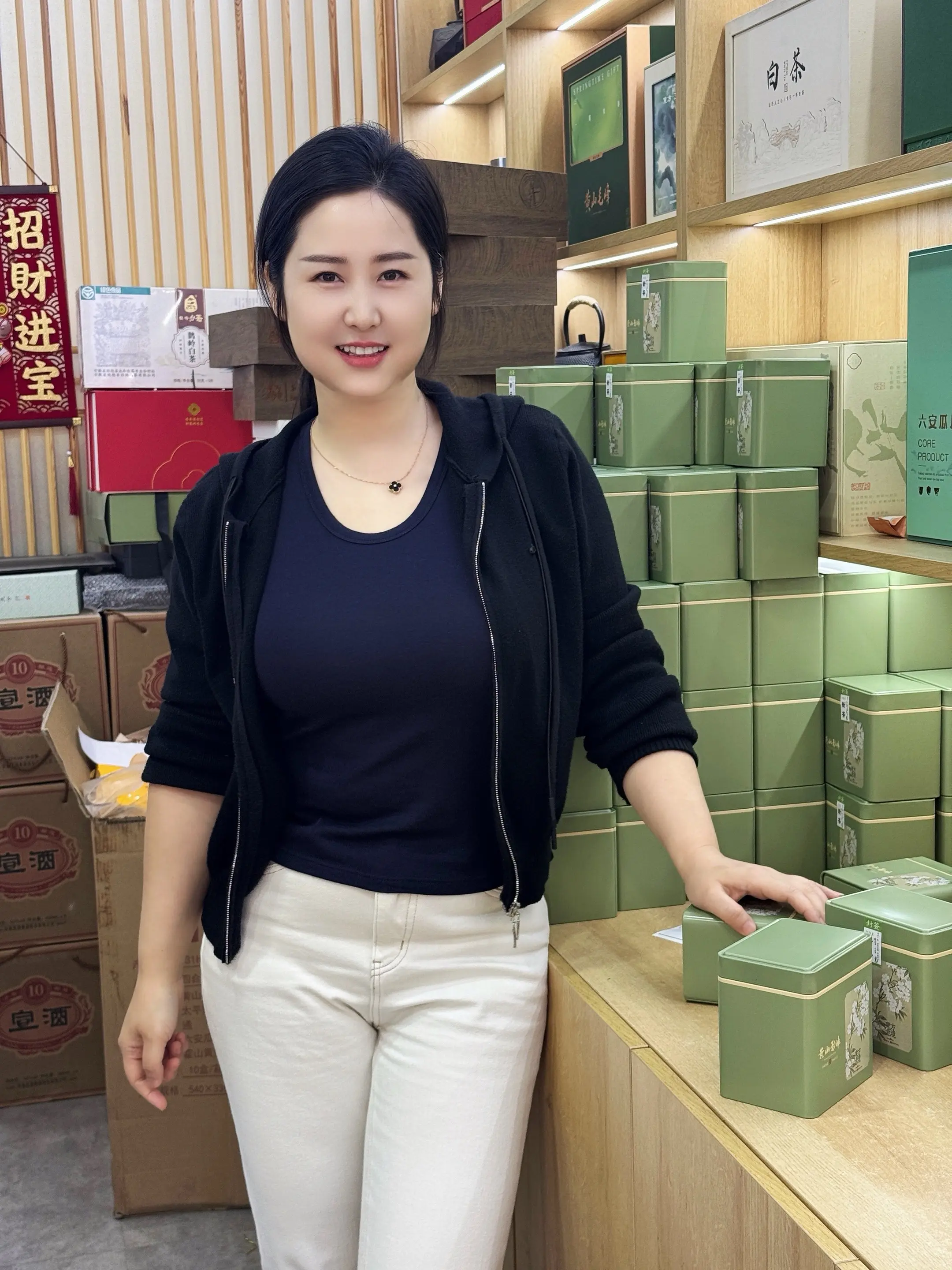 像蜜蜂一样勤劳工作，收获的不仅是蜜糖还有成长。