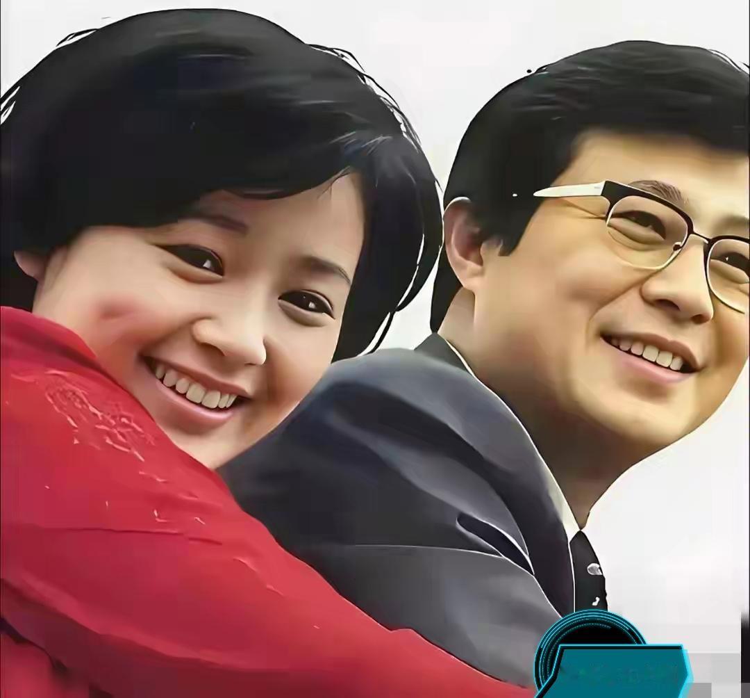 那时，张瑜从小就追着男神王心刚，结果梦想成真，也成了电影明星。她主演的《庐山恋》