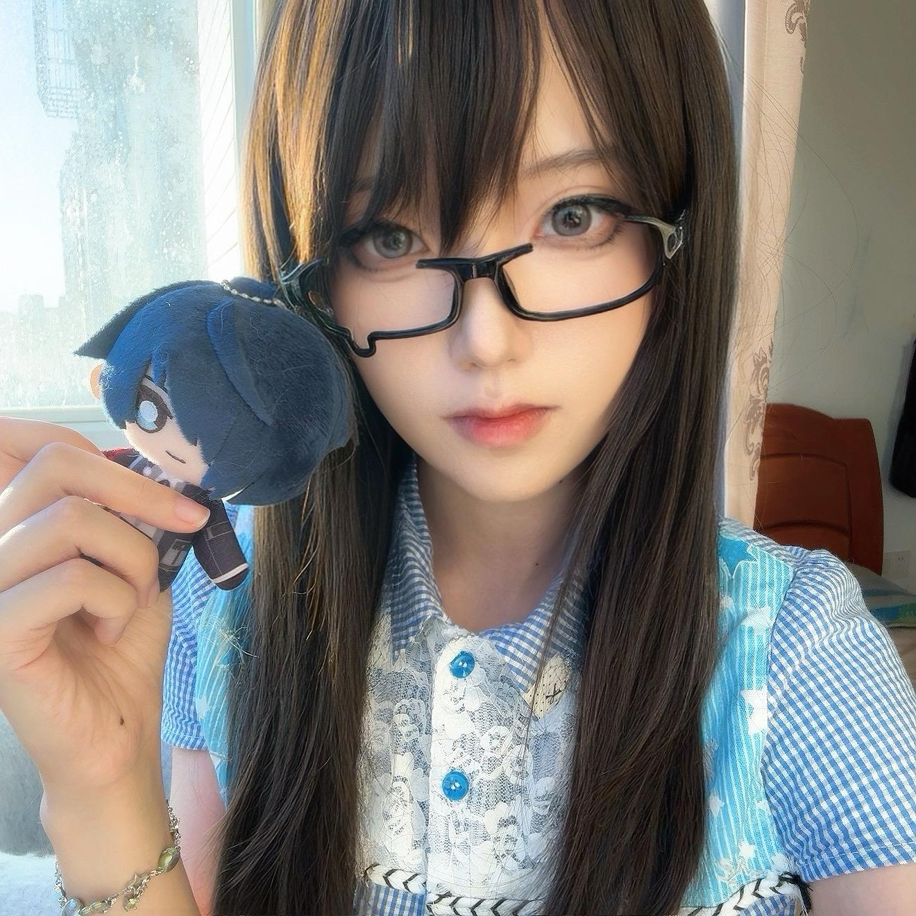 你太粘人了，我要把你放在角落粘老鼠￣へ￣