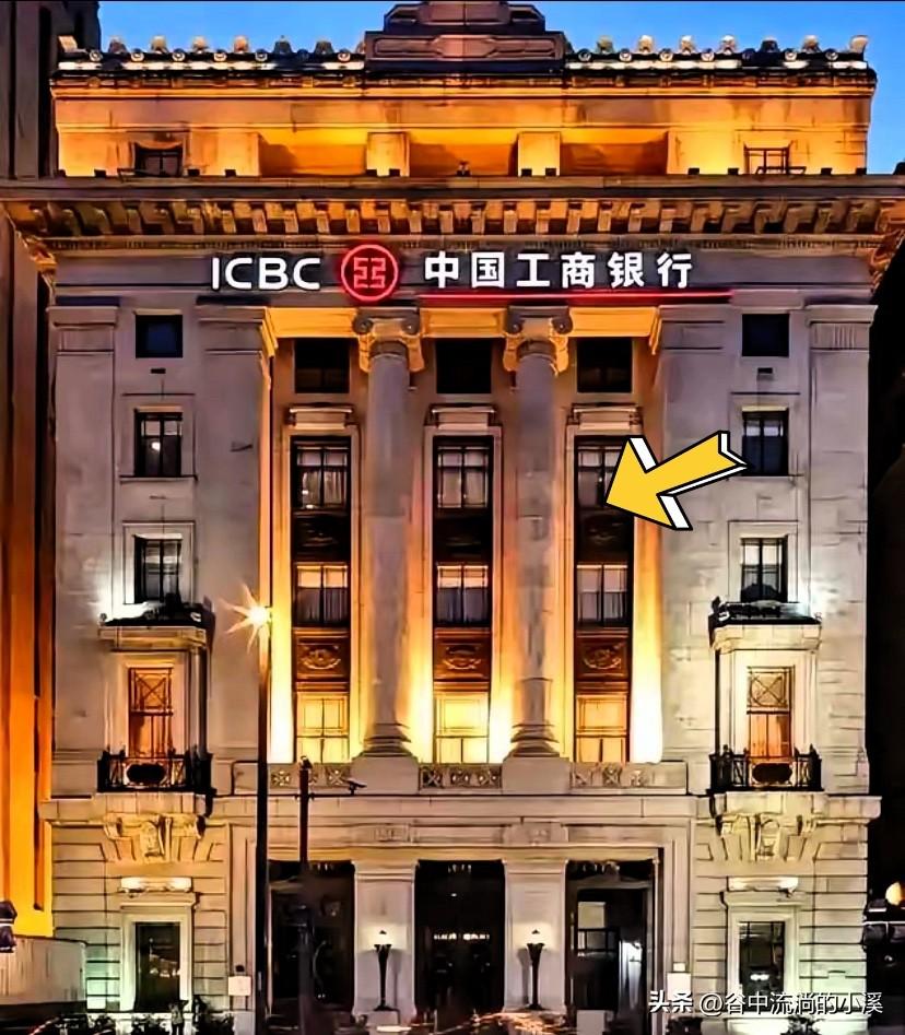 日赚十亿的工商银行，
别寒了四十万基层员工的心！

每天都能赚十亿的银行，听着就