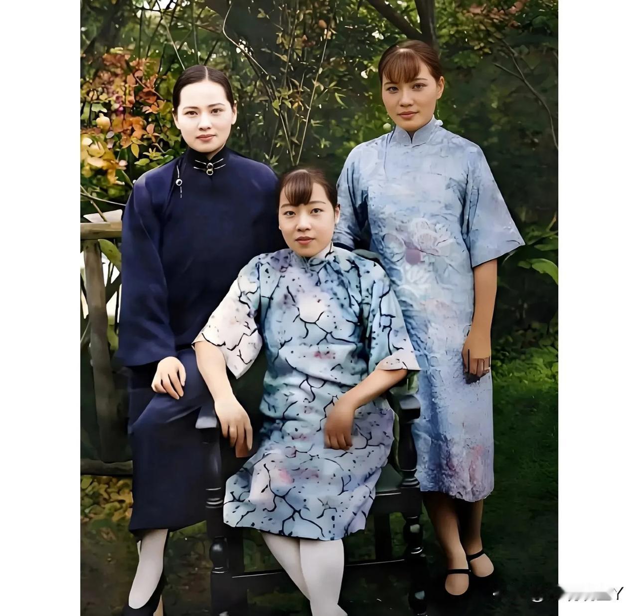 上世纪20年代，杭州，宋氏三姐妹年轻时的合影老照片