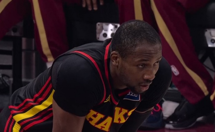 库明加的冲击力在衔接端果然给骑士带来了一些威胁。老鹰vs骑士