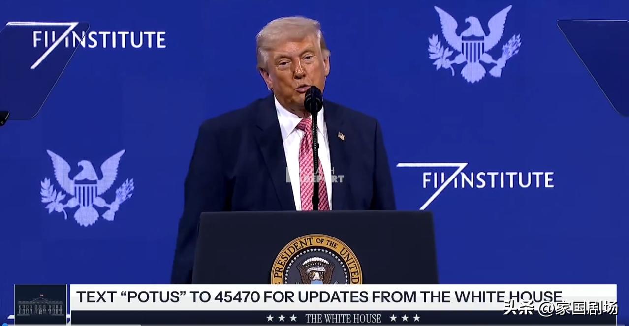 罗伯特·德尼罗：“我们的民主岌岌可危。就这么简单。而这个傻瓜正和他身边的傻瓜们一