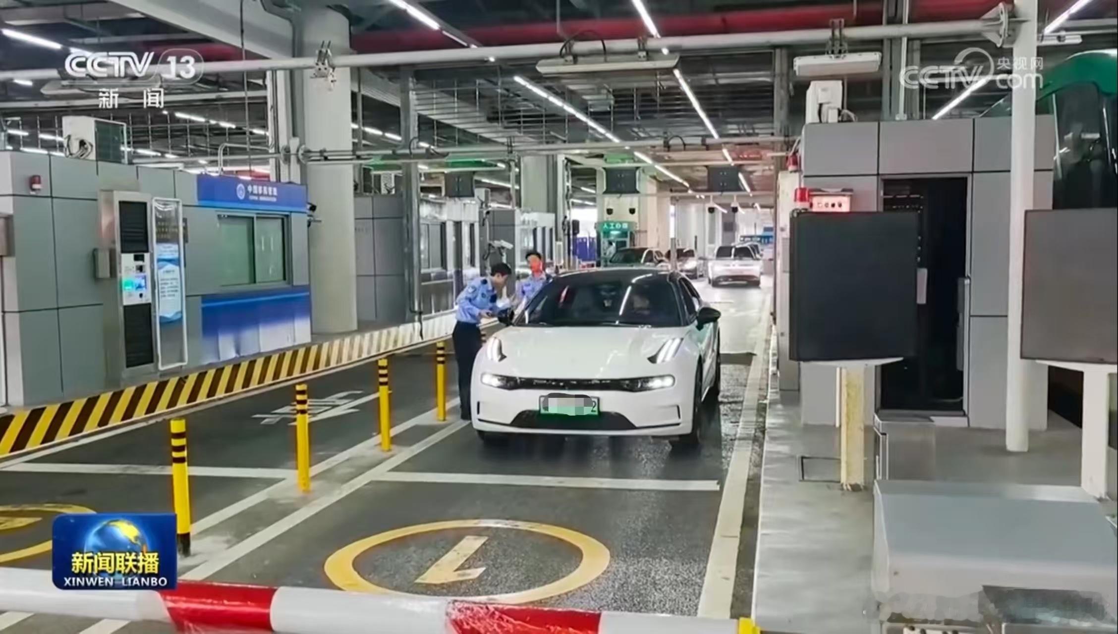 开着自己的极氪去香港，这事儿搁以前我都不敢想——毕竟以前去香港，要么挤口岸要么打