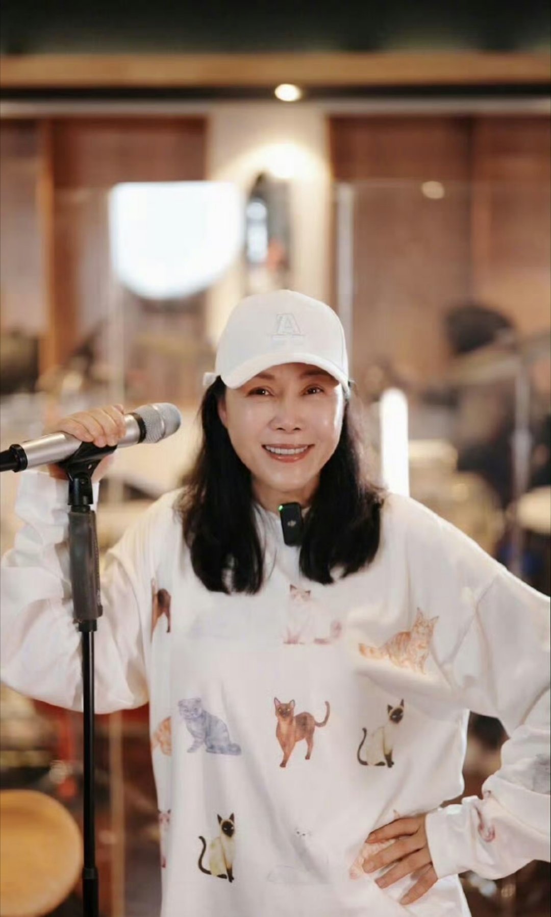 这居然是田震 这么多年声音还是这么飒，一开口就稳了 还是当年那个熟悉的感觉