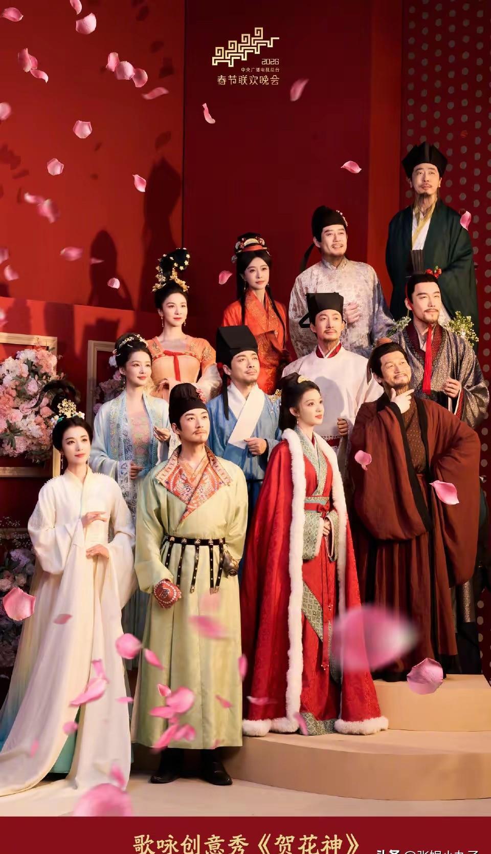 今年春晚，你肯定没想到，最火的不是小品相声，而是几张脸和高科技。
孙千高挑，王楚