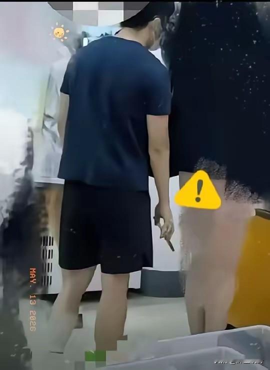 看了南京研究生被开除的通报，真的既离谱又惋惜。
​​寒窗苦读二十多年，熬了无数个