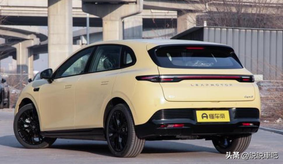 小外甥刚毕业，预算有限又想要颜值与实用兼顾，这款纯电轿跑再合适不过了。
3月入手