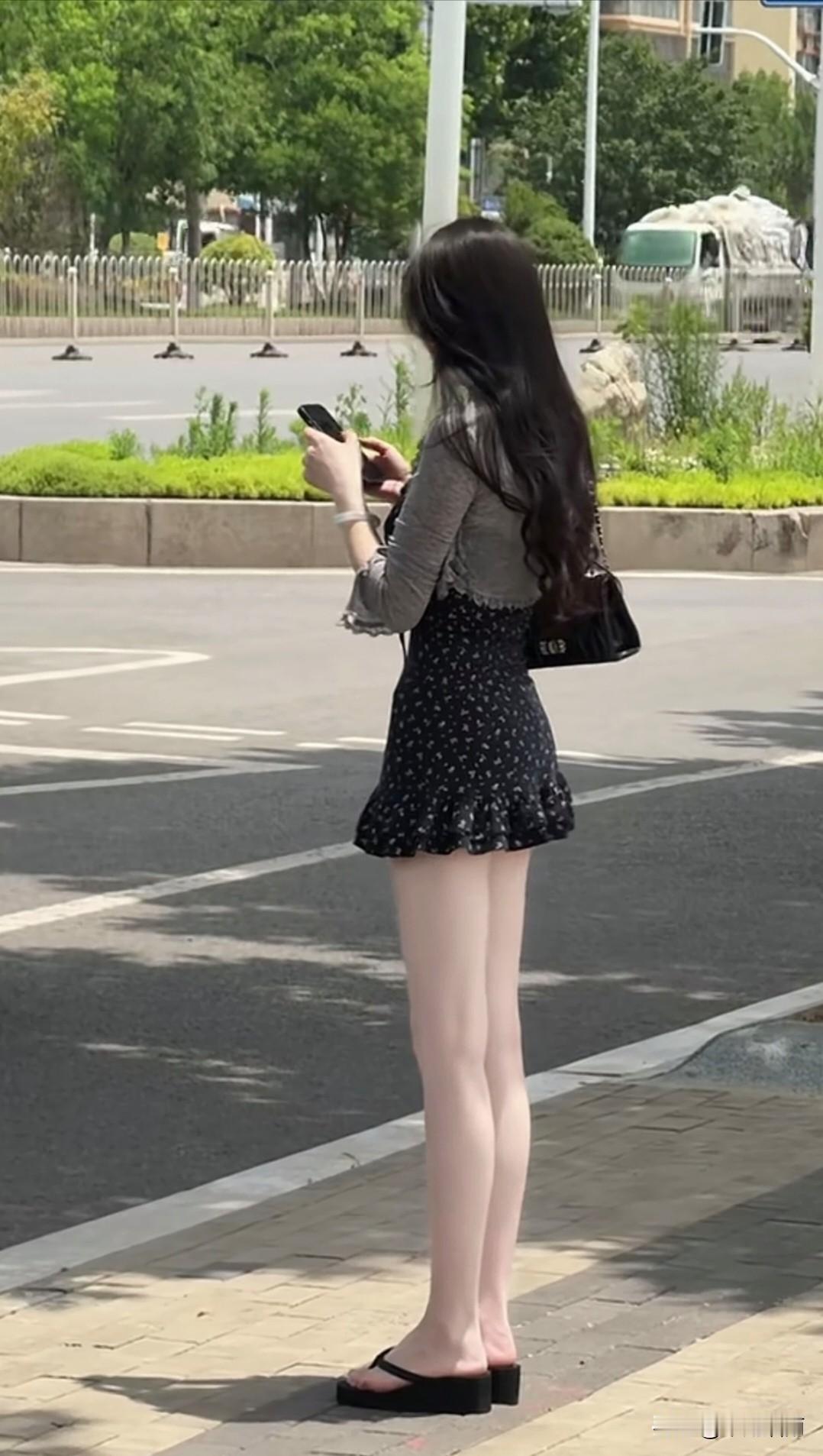 ²⁰²⁶/₀₇.₁₁🌳 𝒞𝒽ℯℯ𝓇𝓈 ℒ𝒾𝒻ℯ 🍒
满庭芳·夏日