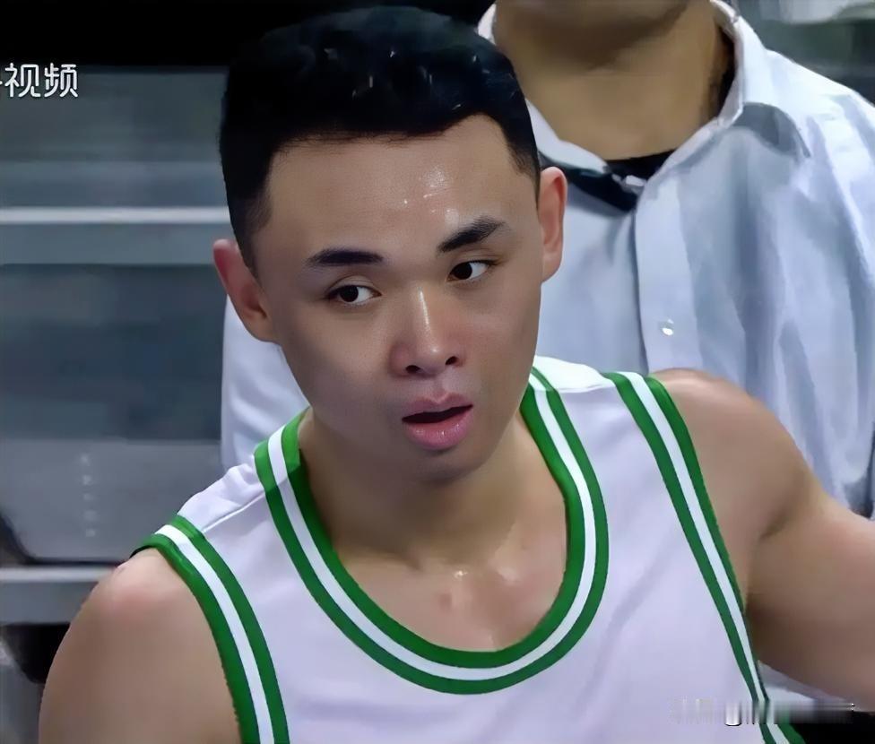 三分王原帅回归，打出了现象级表现，手感爆棚助力辽宁队大胜山东挺进半决赛。
首节比